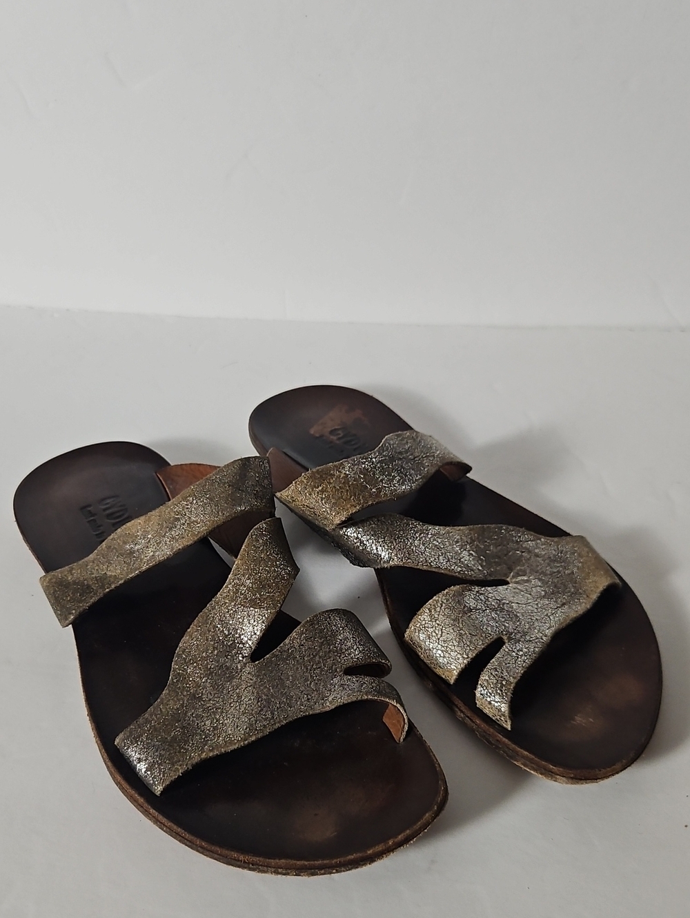 Cydwoq Metallic Silver Leather Wavy Strap Slide Sandals